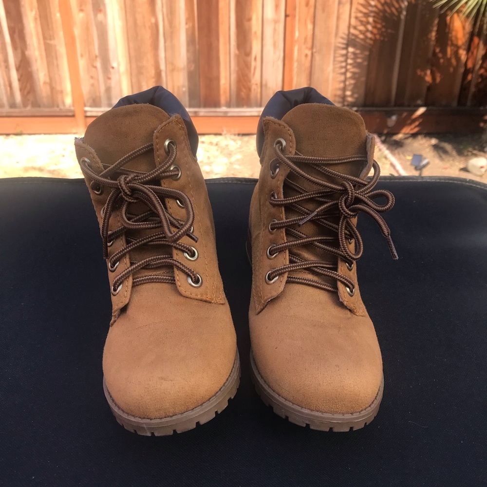 Ankle brown timberland like booties!